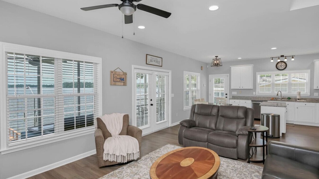 Photo of Livingroom in Newberry Shores