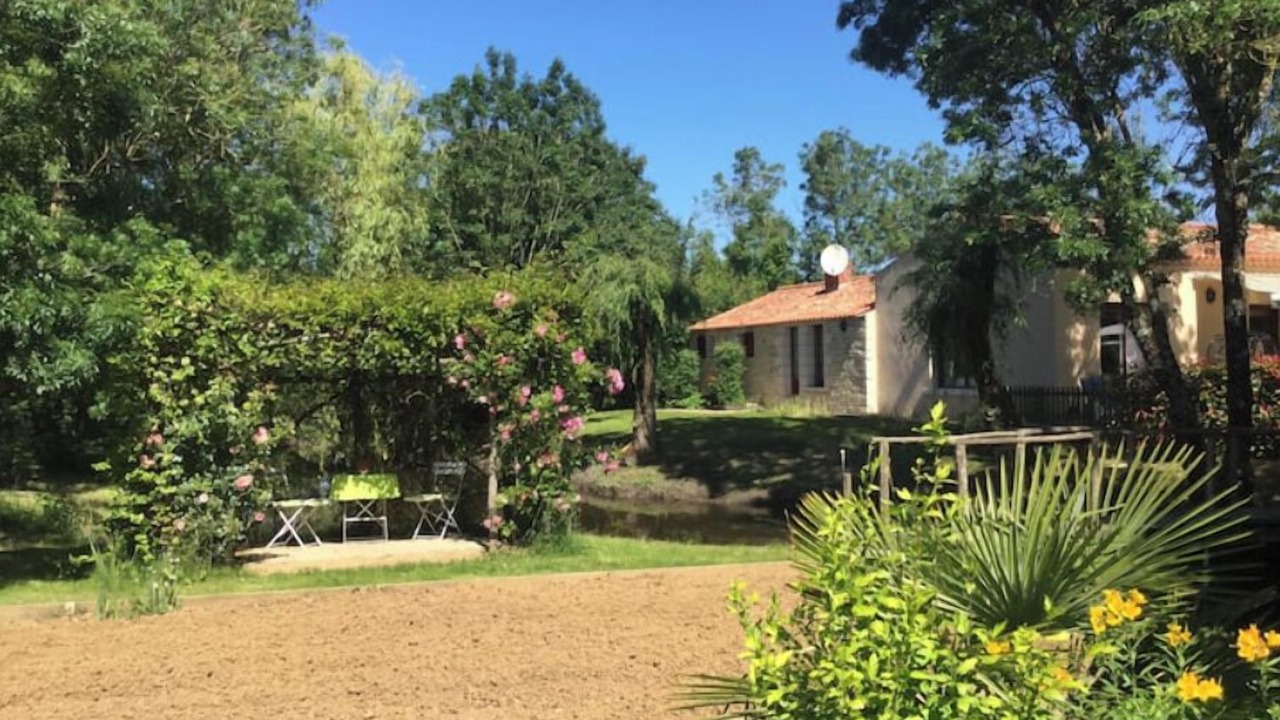 Photo of Outdoor in Nalliers