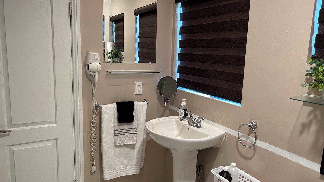 Photo of Bathroom in Mid-Wilshire