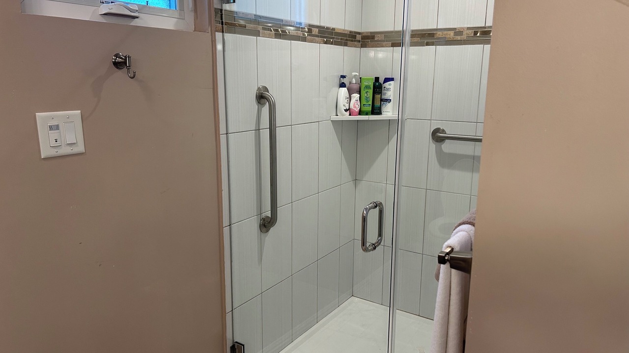 Photo of Bathroom in Mid-Wilshire