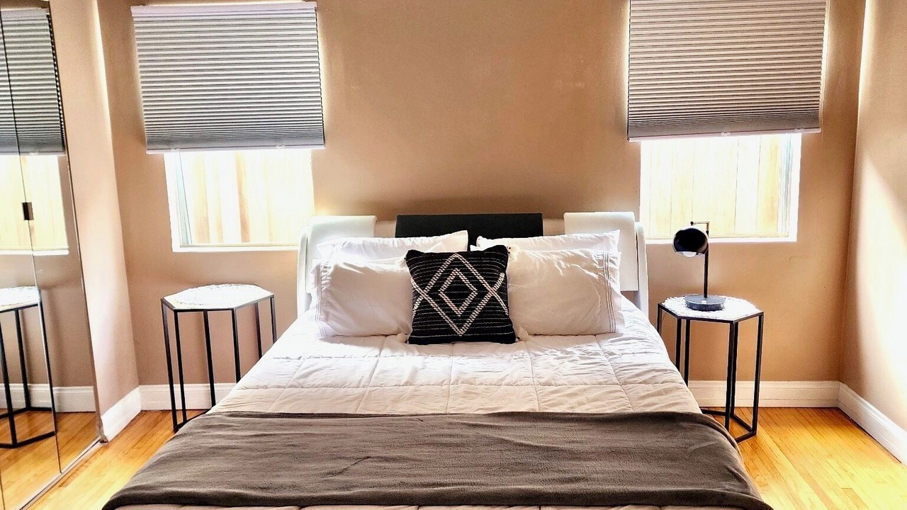 Photo of Bedroom in Mid-Wilshire