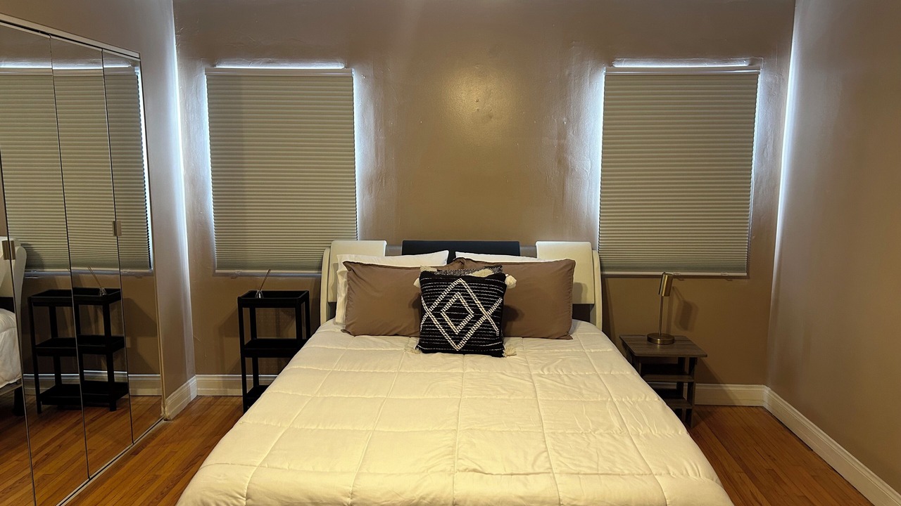 Photo of Bedroom in Mid-Wilshire