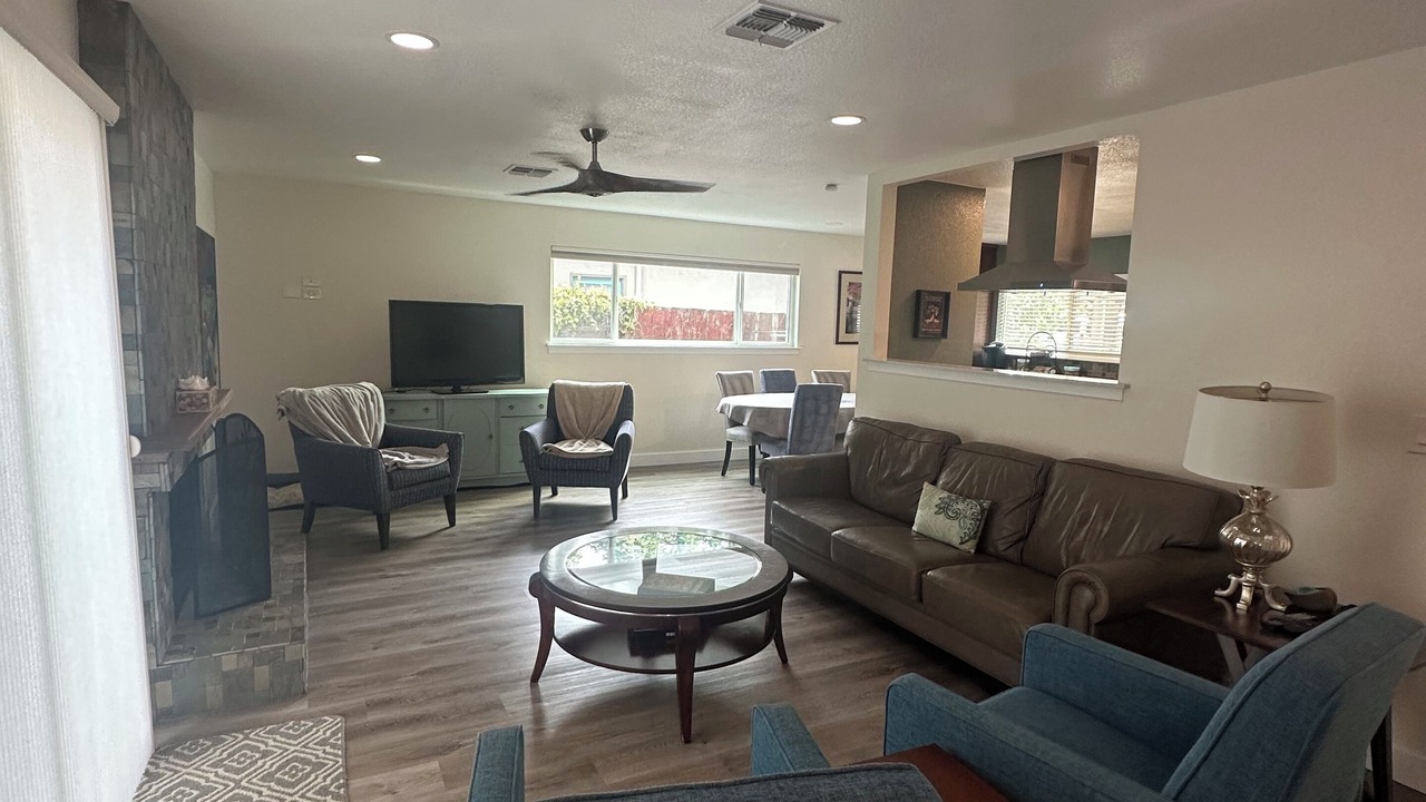 Photo of Livingroom in Davis