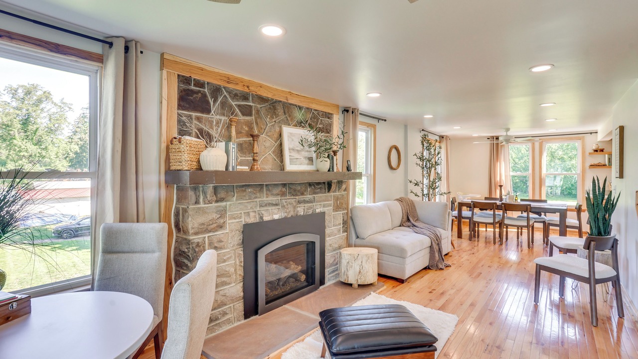 Photo of Livingroom in Dauphin