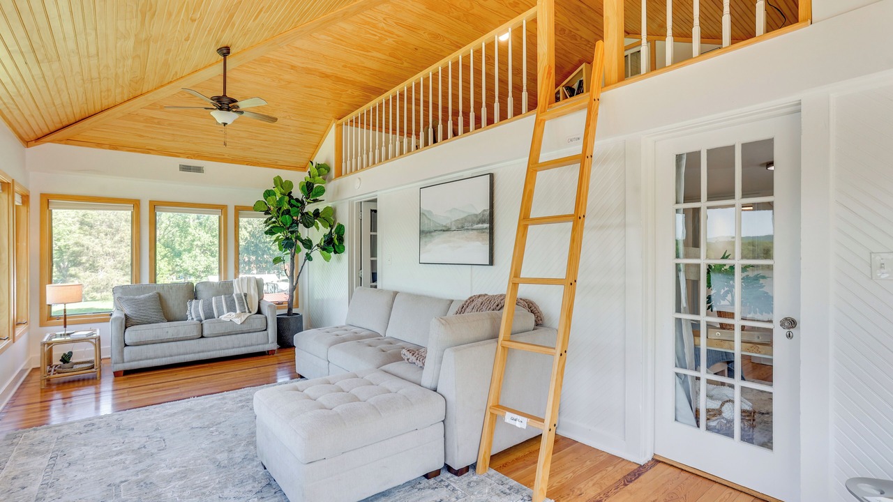 Photo of Livingroom in Dauphin