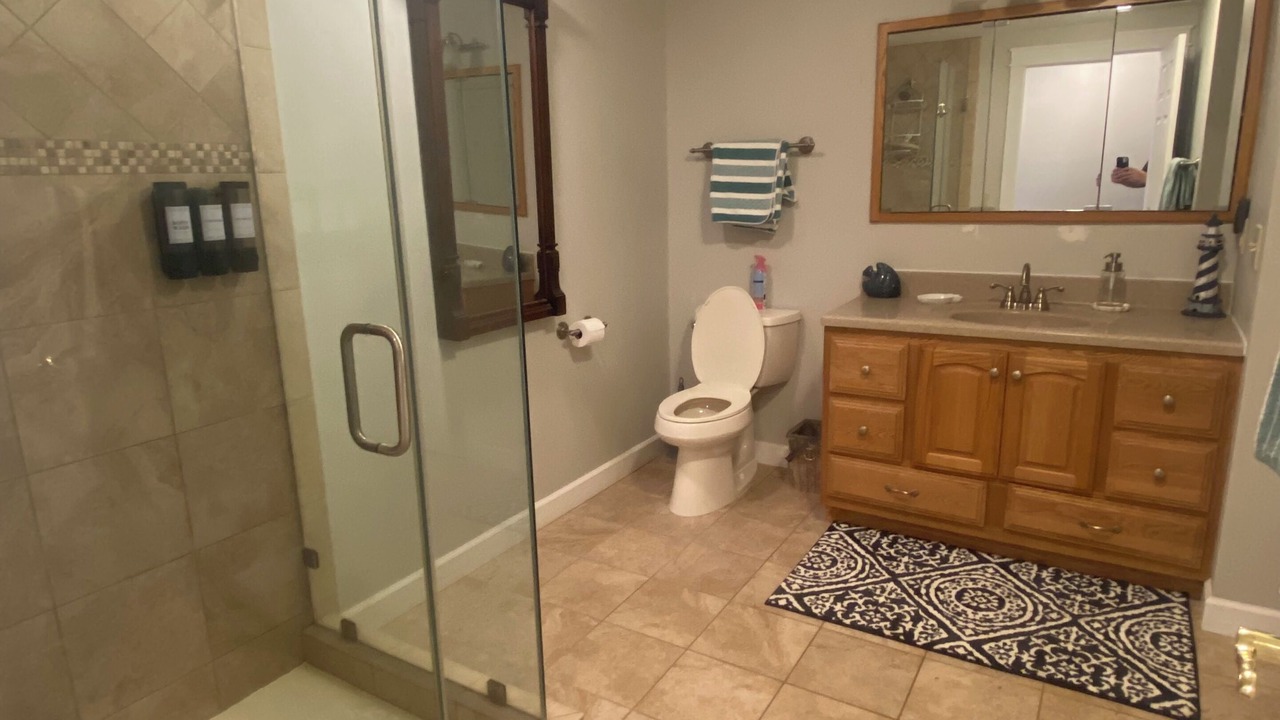 Photo of Bathroom in Lakeview