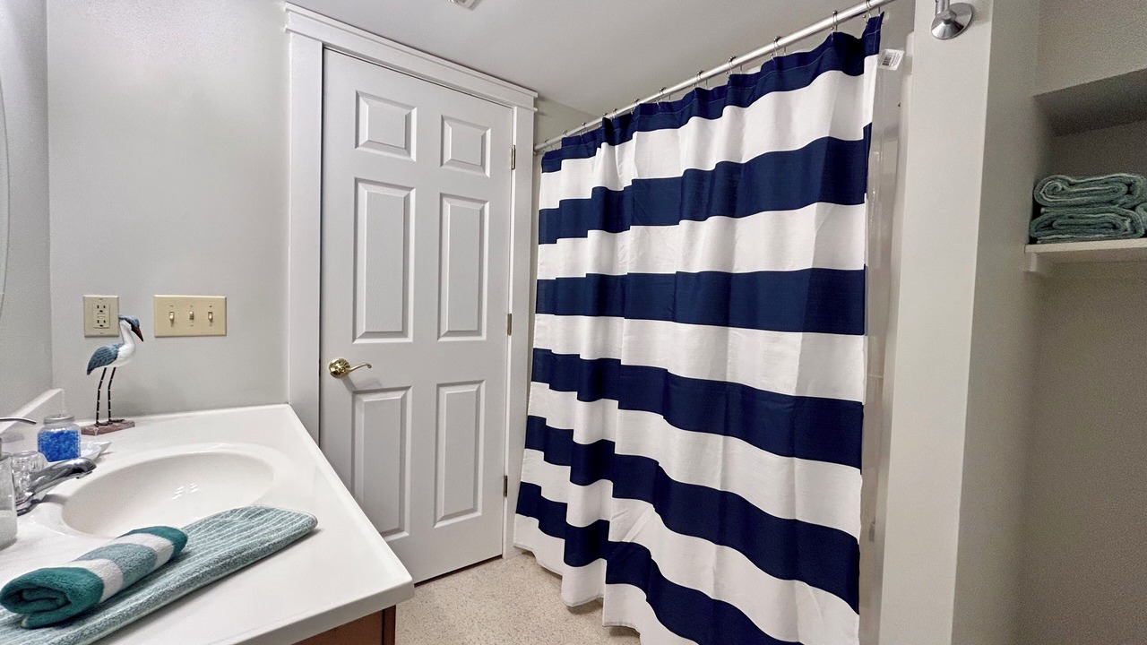 Photo of Bathroom in Lakeview