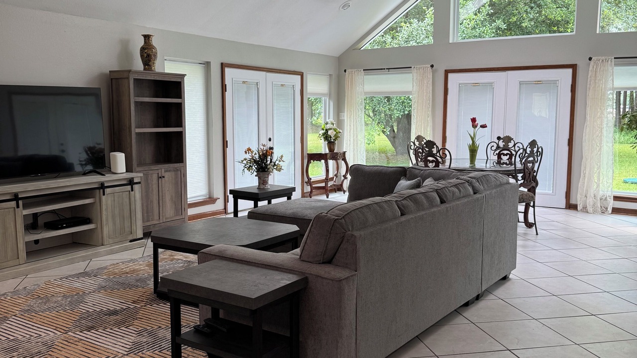 Photo of Livingroom in Theodore