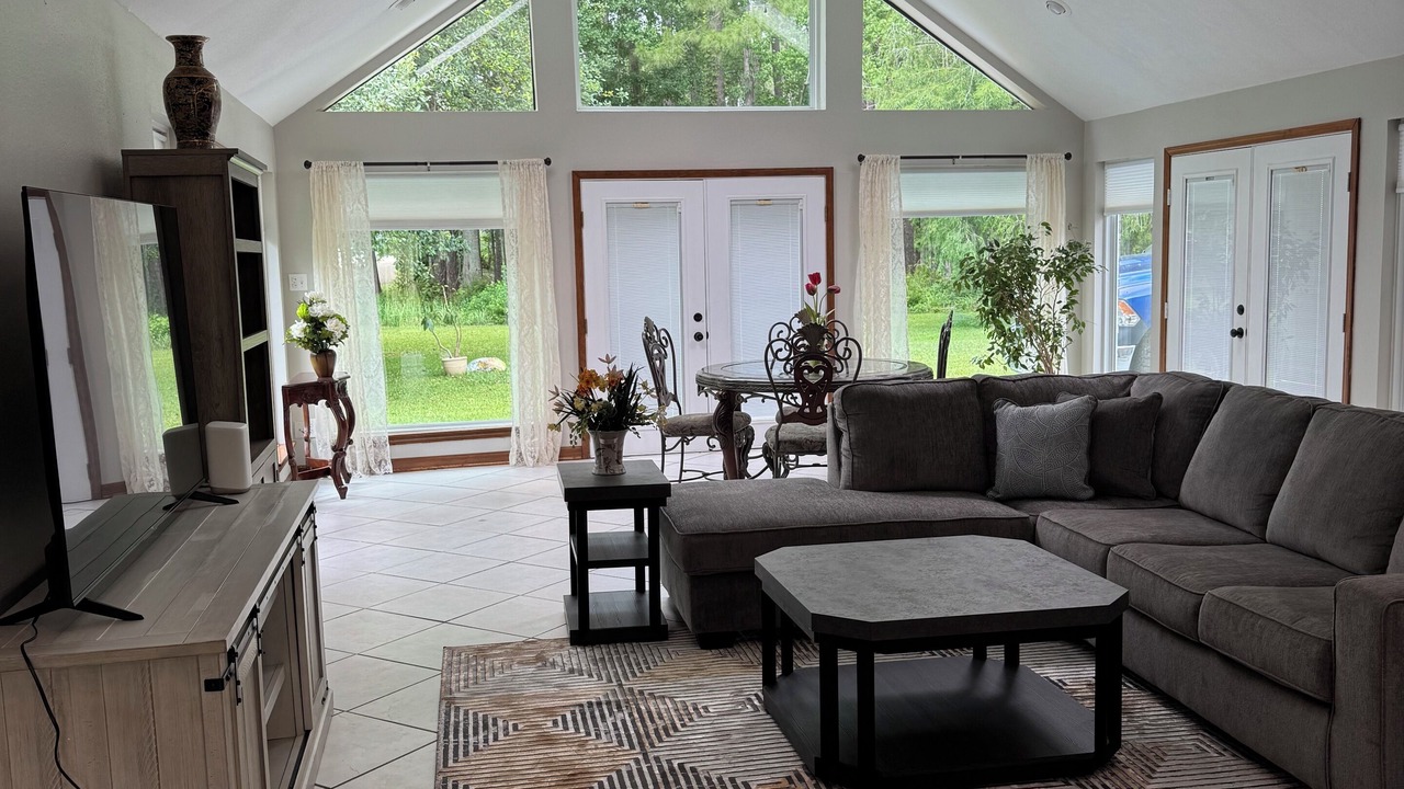 Photo of Livingroom in Theodore