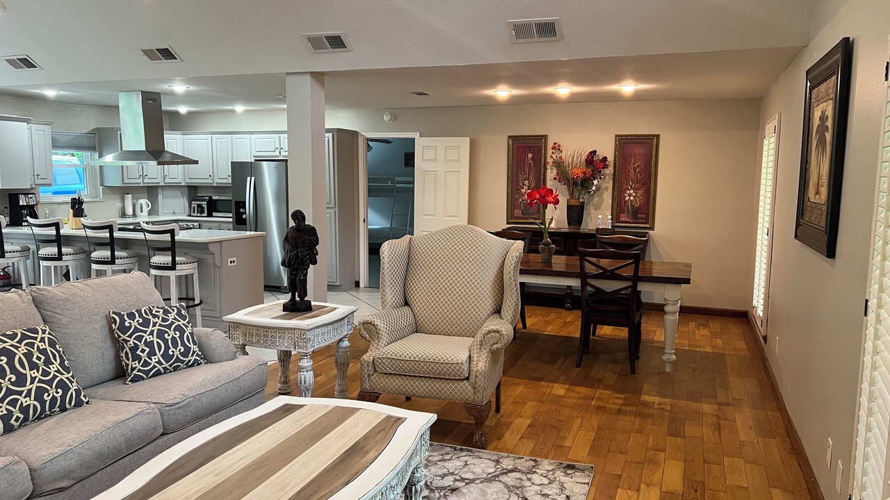 Photo of Livingroom in Theodore