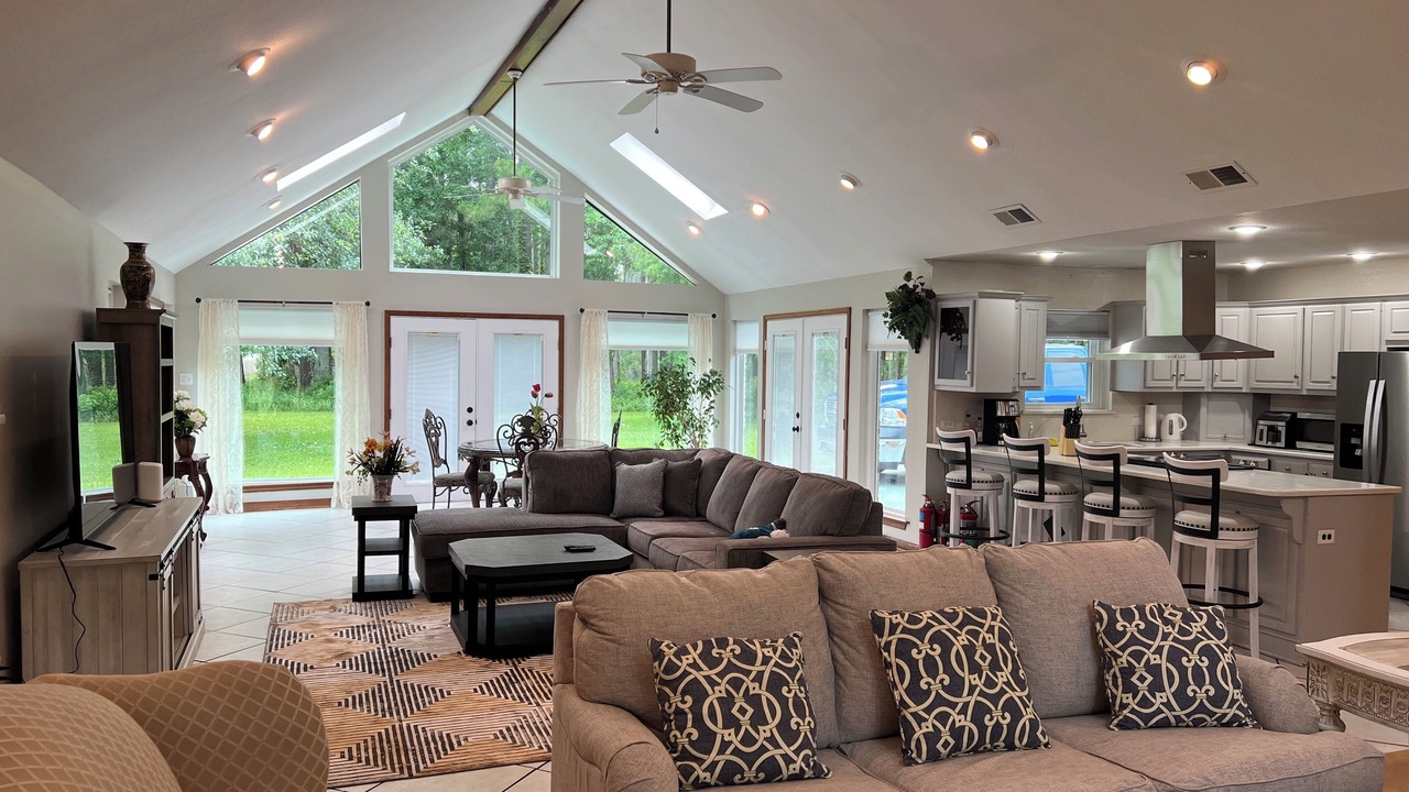 Photo of Livingroom in Theodore