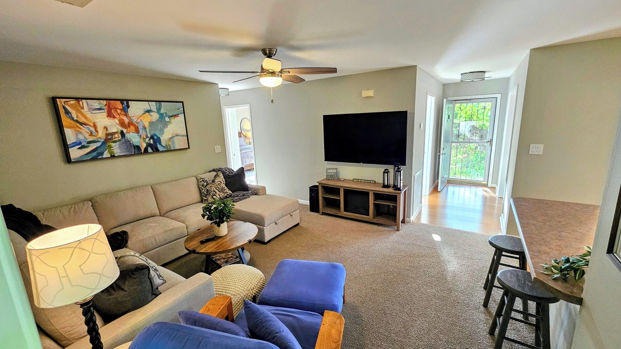 Photo of Livingroom in Six Mile