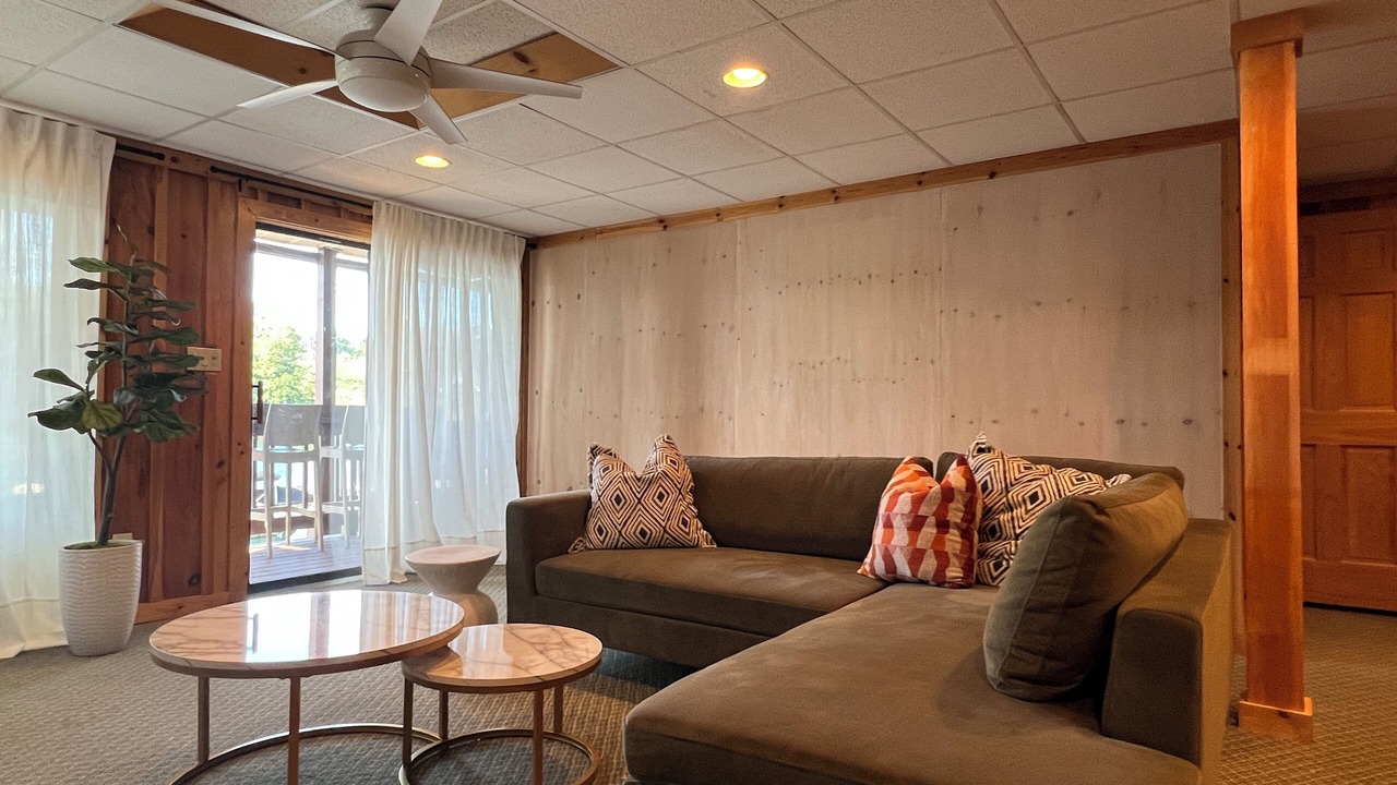 Photo of Livingroom in Six Mile
