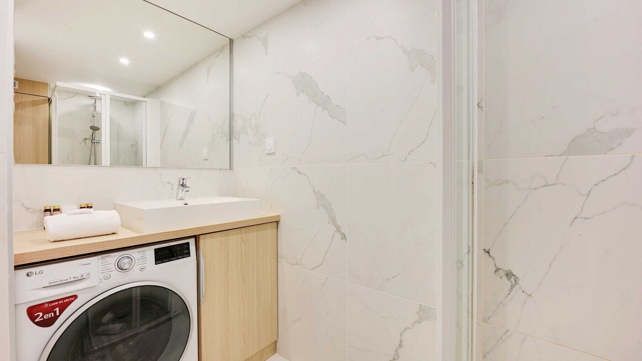 Photo of Bathroom in Quartier de l'Ecole-Militaire