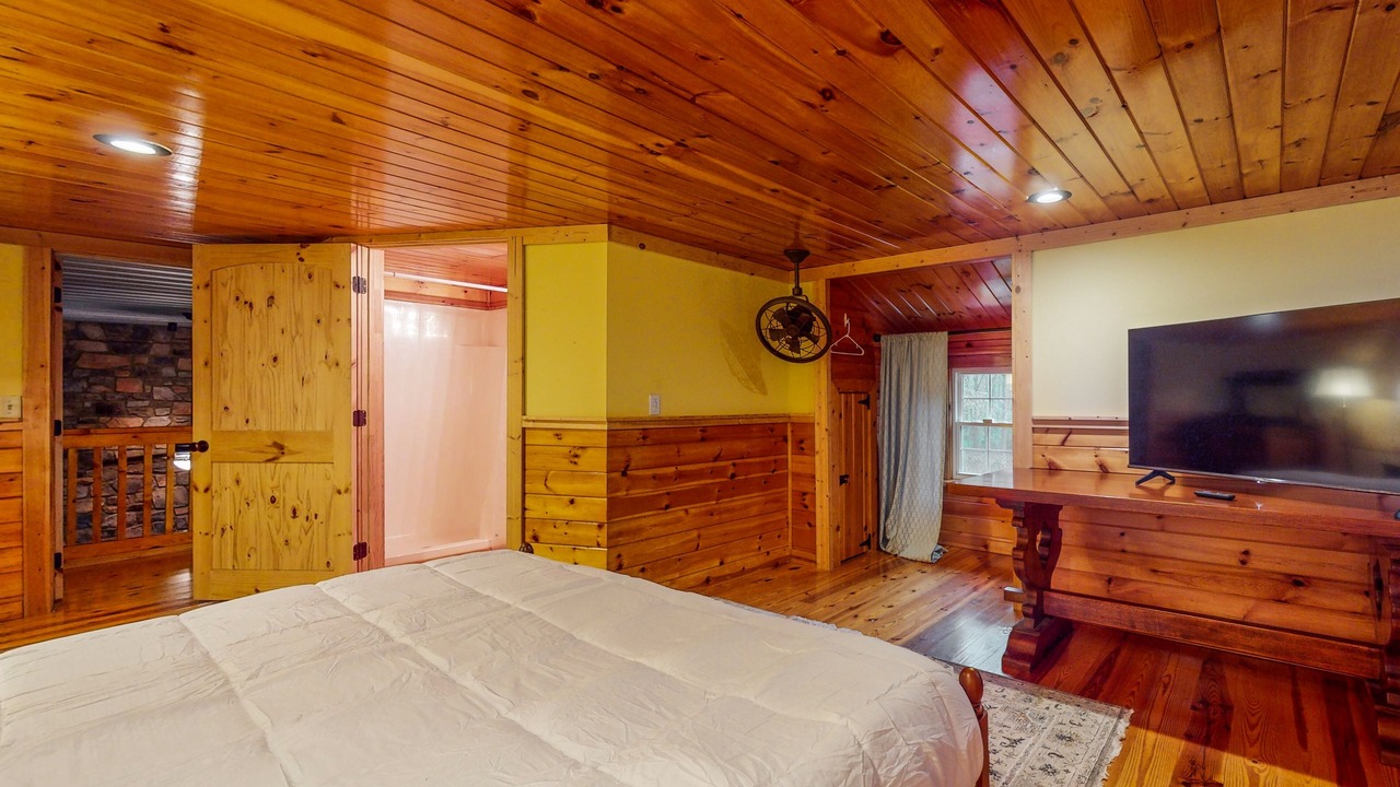 Photo of Bedroom in Ellijay