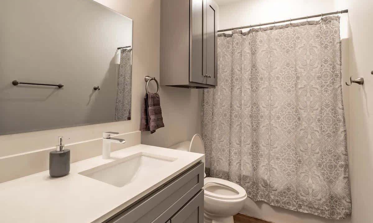 Photo of Bathroom in North by Northwest