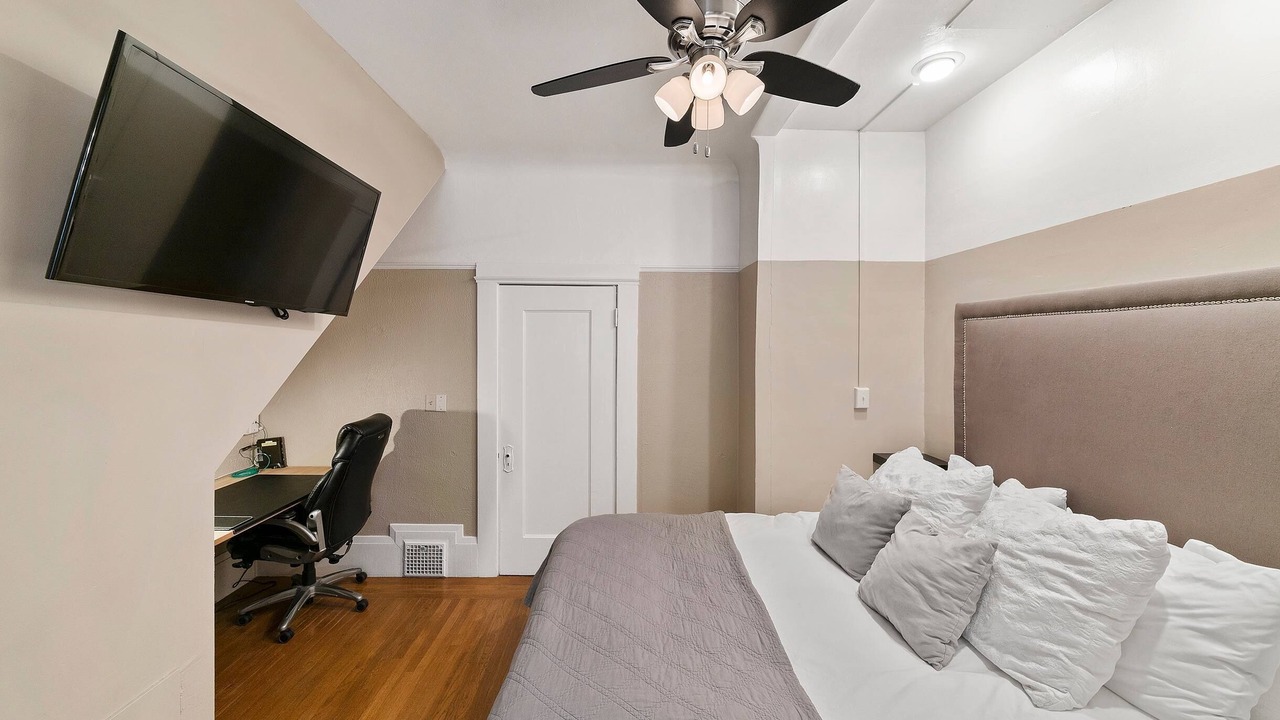Photo of Bedroom in Midtown Sacramento