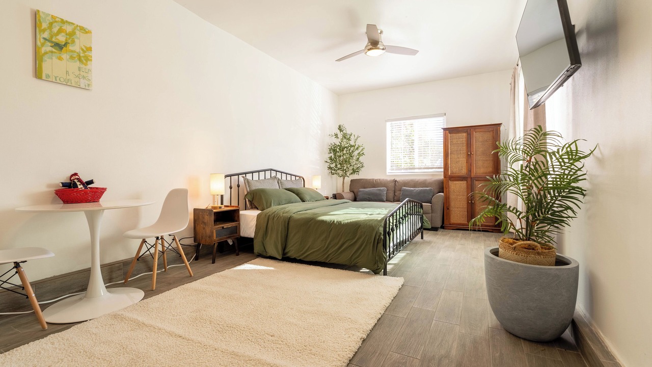 Photo of Bedroom in Meiners Oaks