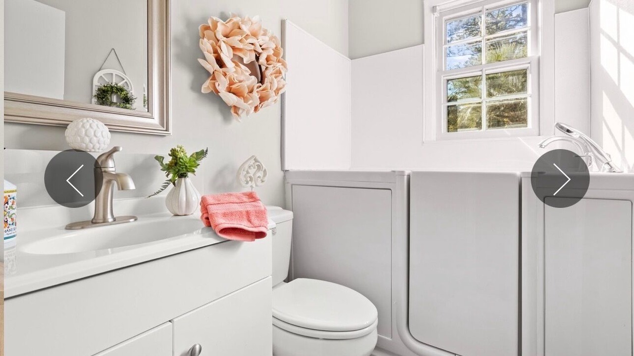 Photo of Bathroom in Summerville Historic District