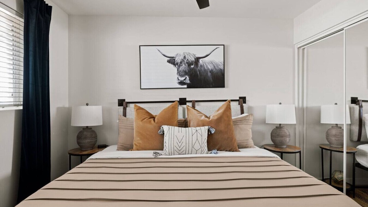 Photo of Bedroom in Papago Parkway
