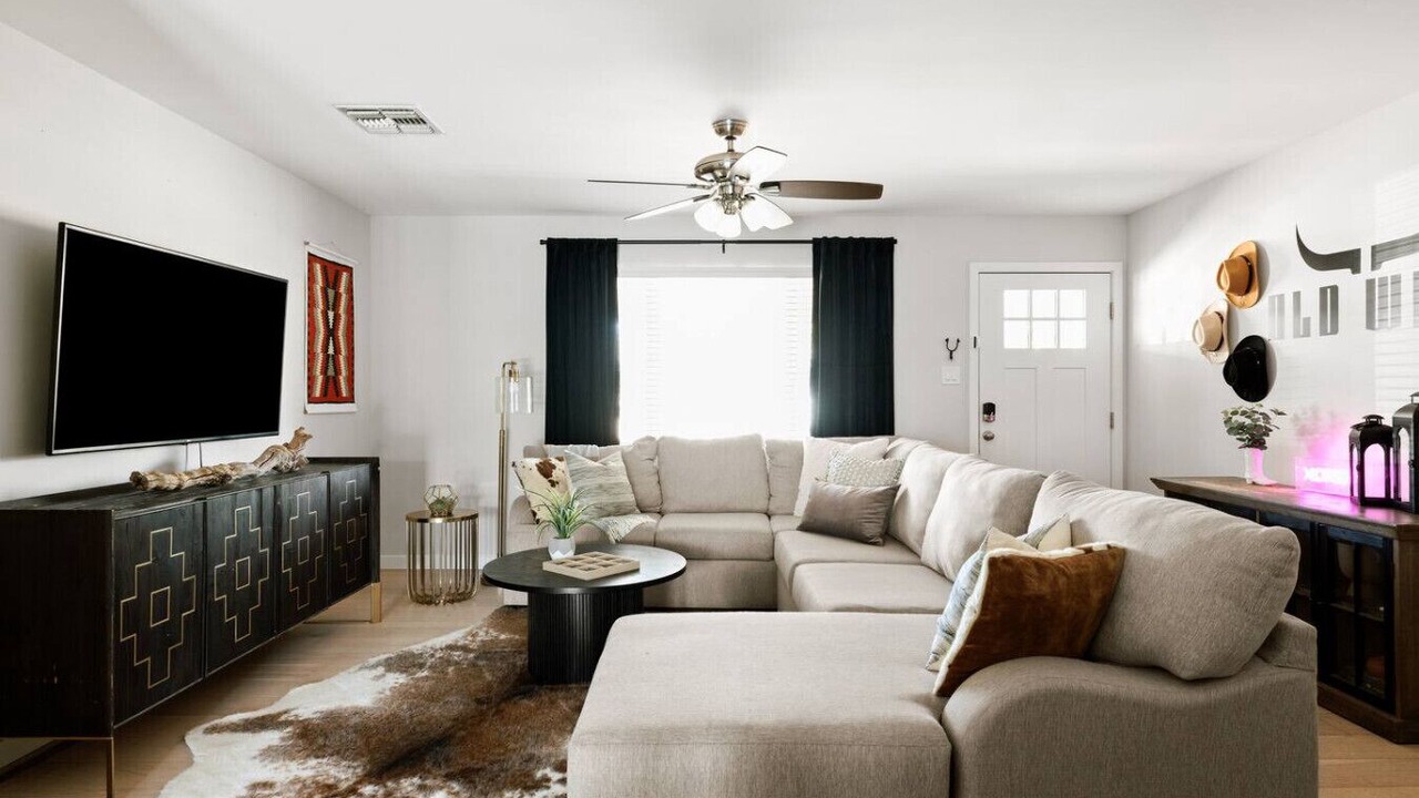 Photo of Livingroom in Papago Parkway