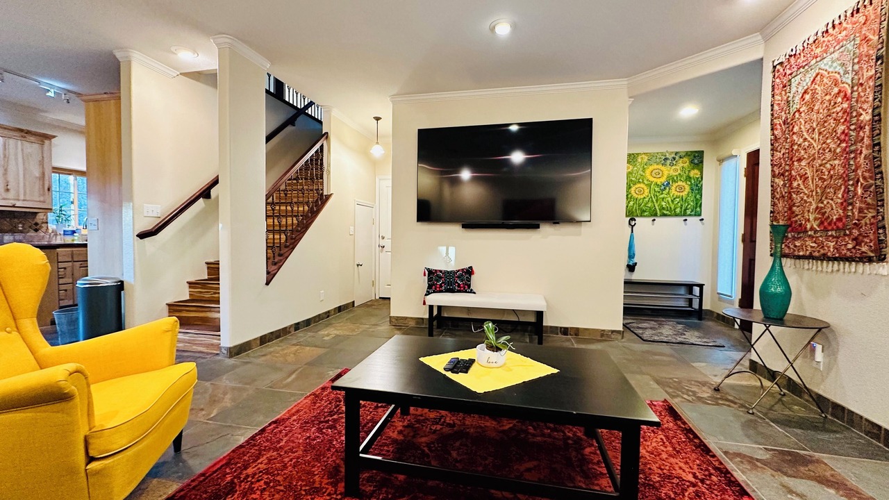 Photo of Livingroom in Davis