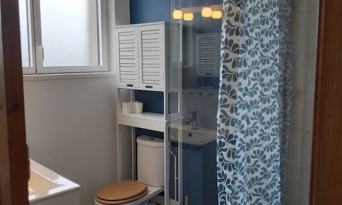 Photo of Bathroom in LAbsie