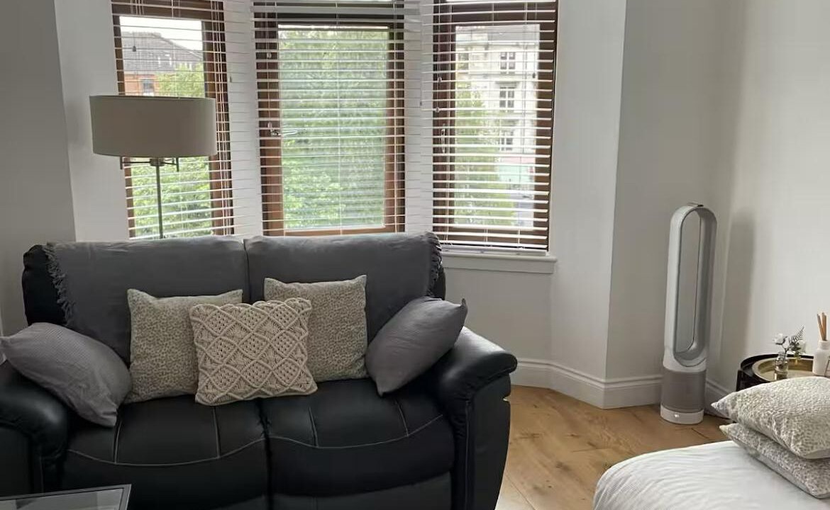 Photo of Livingroom in Glasgow Westend