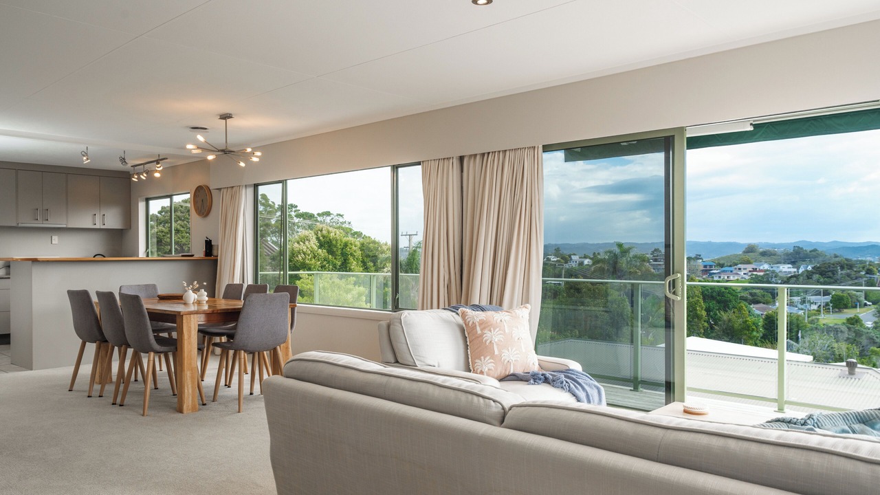 Photo of Livingroom in Russell