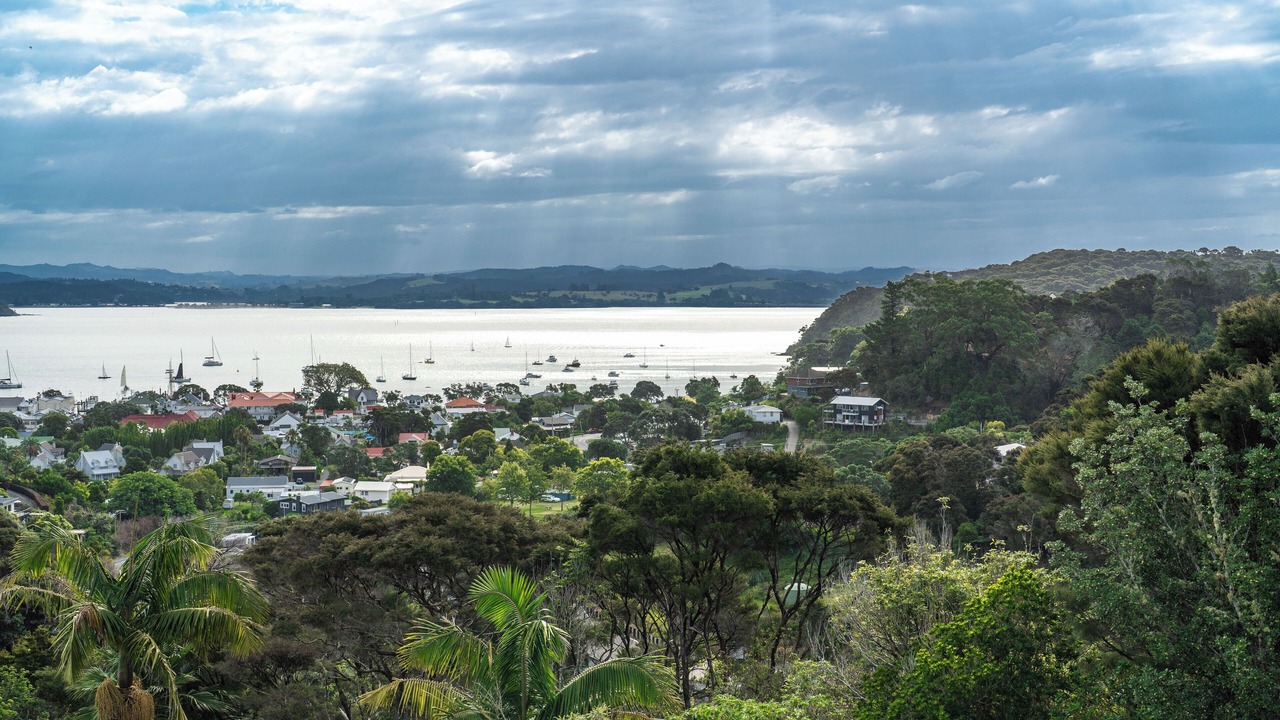 Photo of Others in Russell