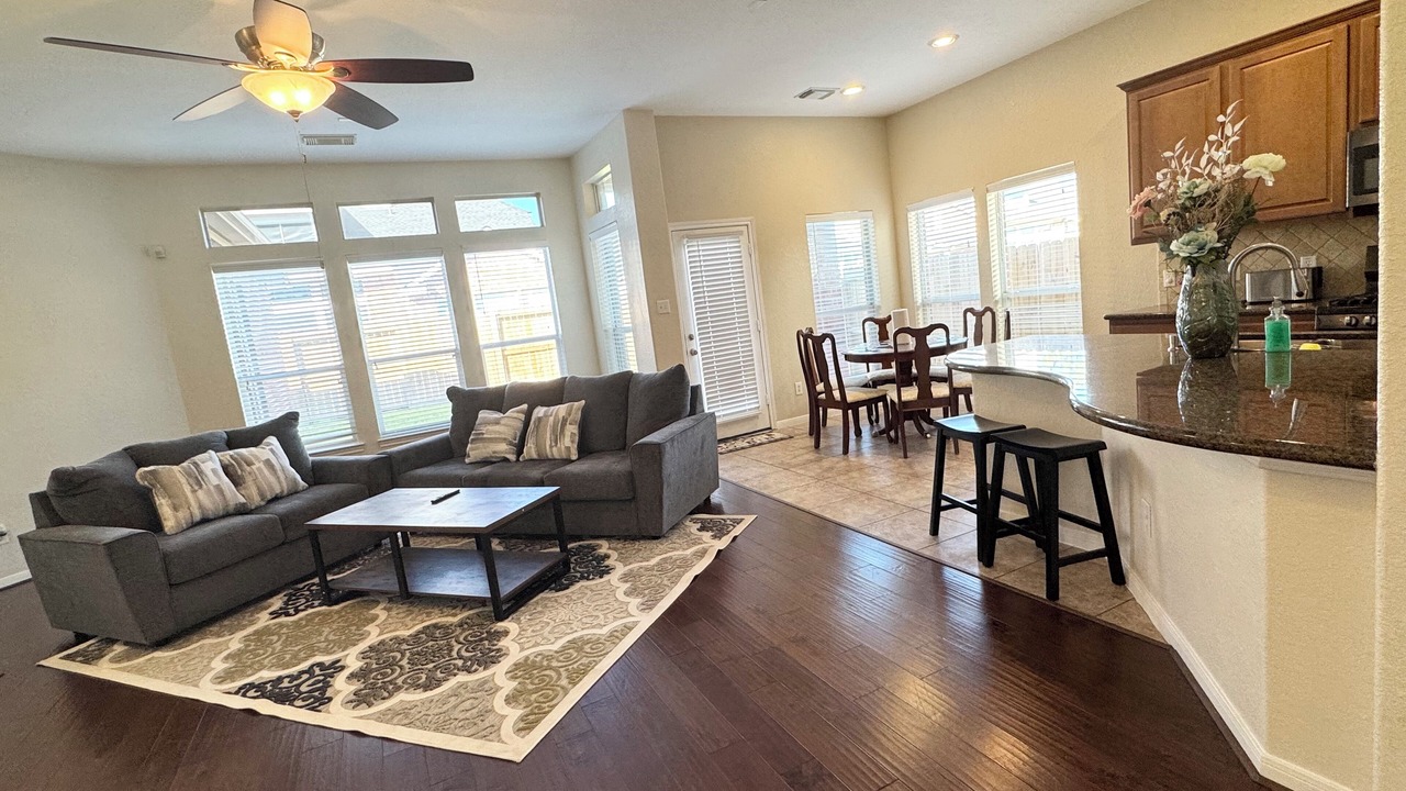 Photo of Livingroom in Spring
