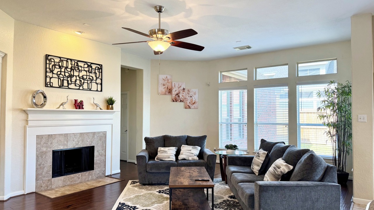 Photo of Livingroom in Spring