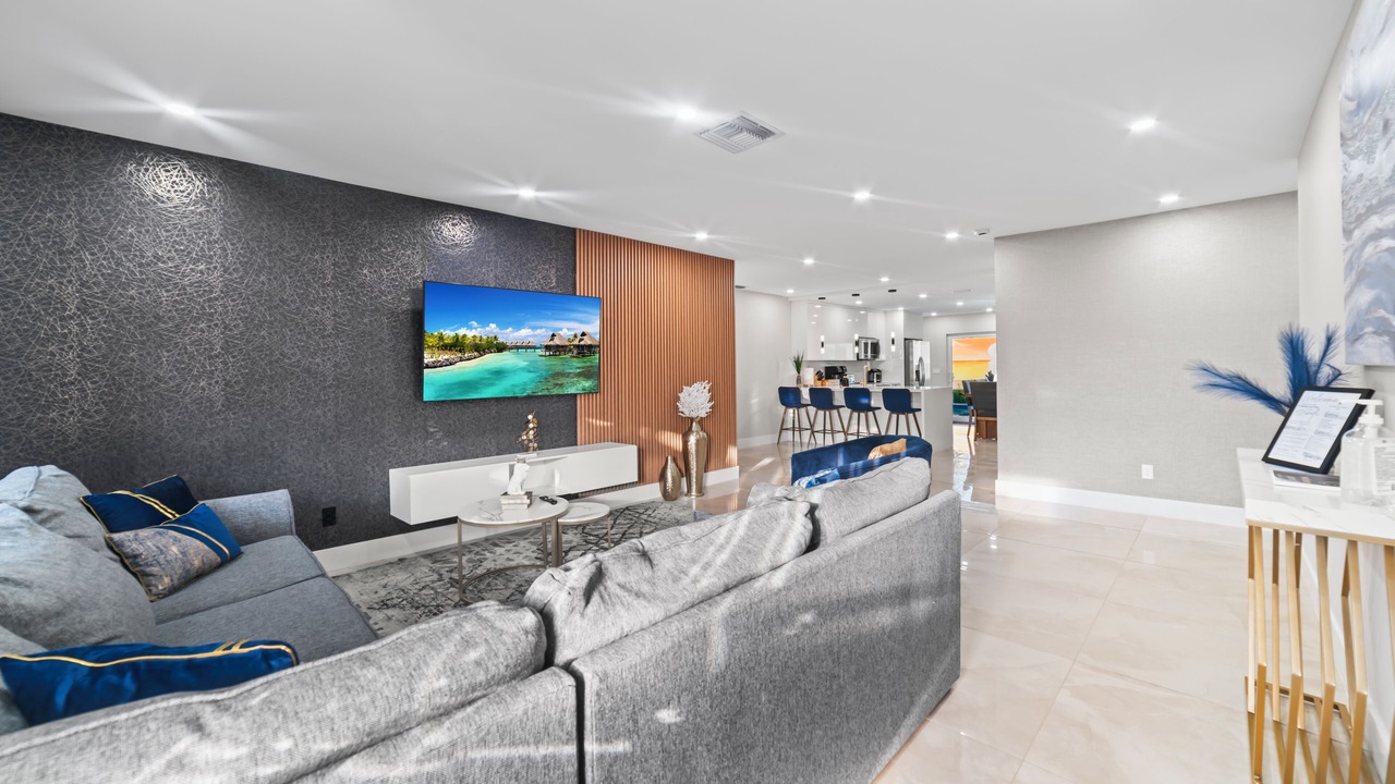 Photo of Livingroom in Golden Glades