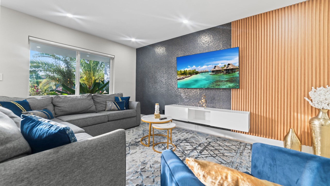 Photo of Livingroom in Golden Glades