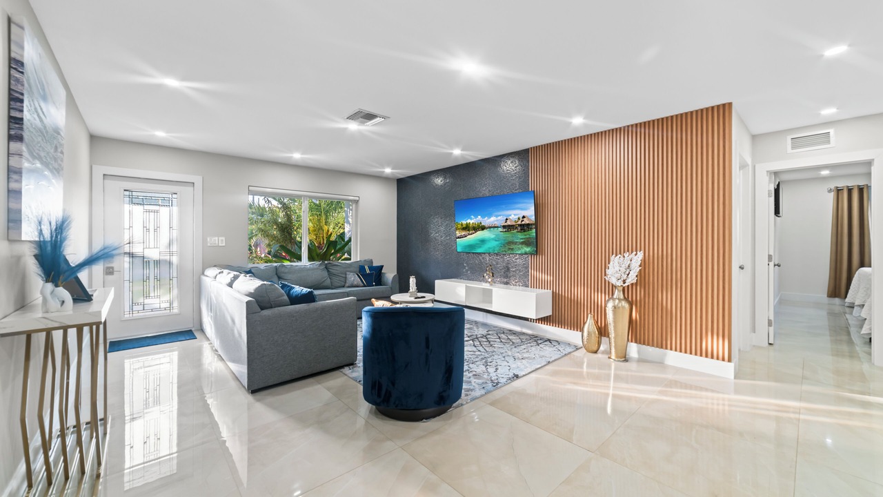 Photo of Livingroom in Golden Glades