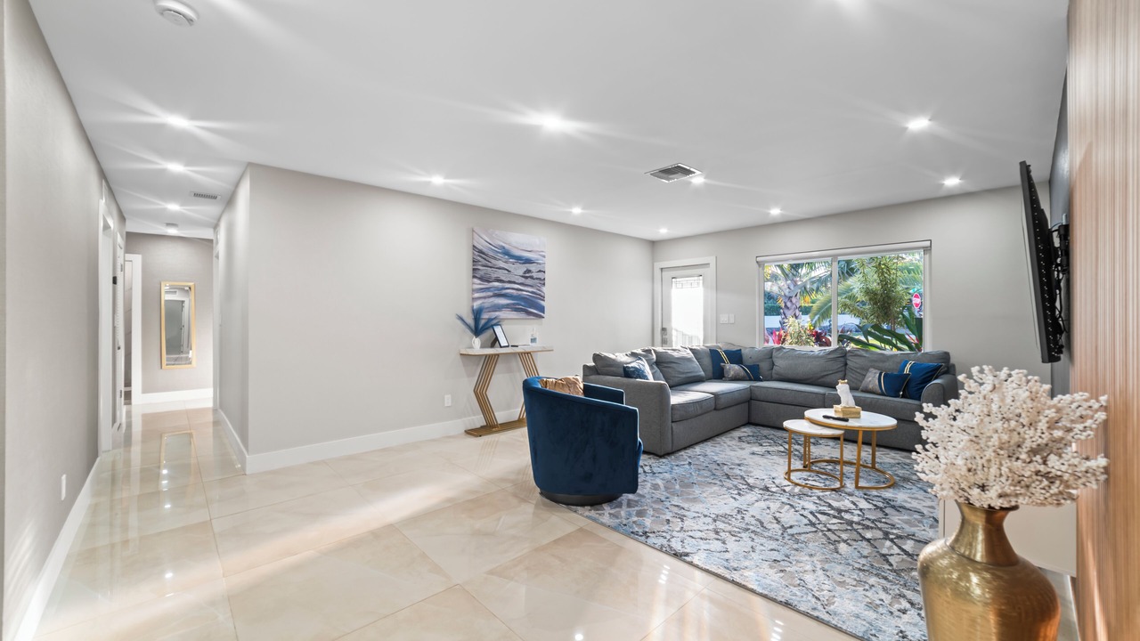 Photo of Livingroom in Golden Glades
