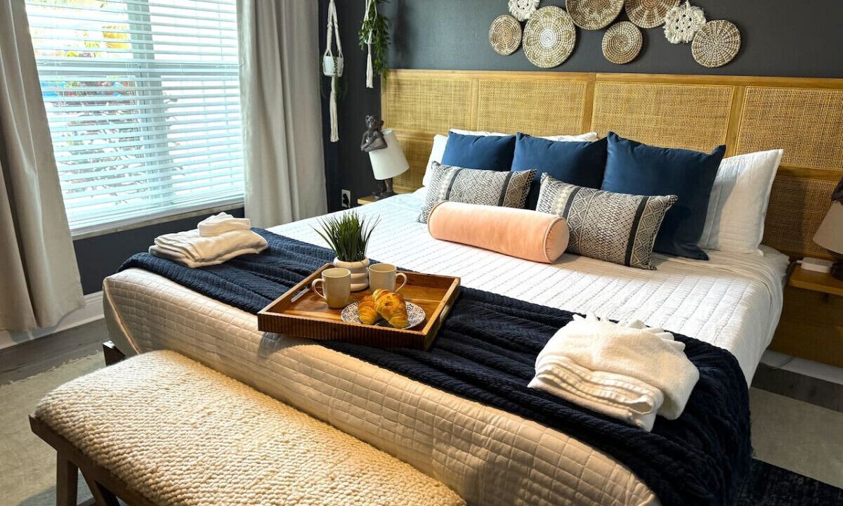 Photo of Bedroom in Town N County Park