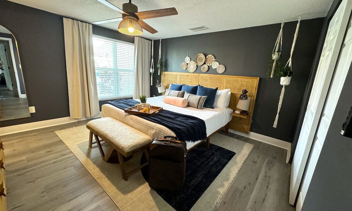 Photo of Bedroom in Town N County Park