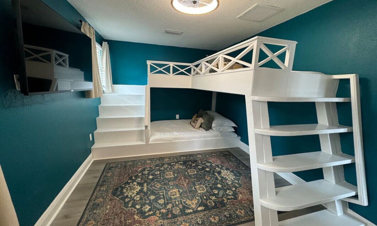 Photo of Bedroom in Town N County Park