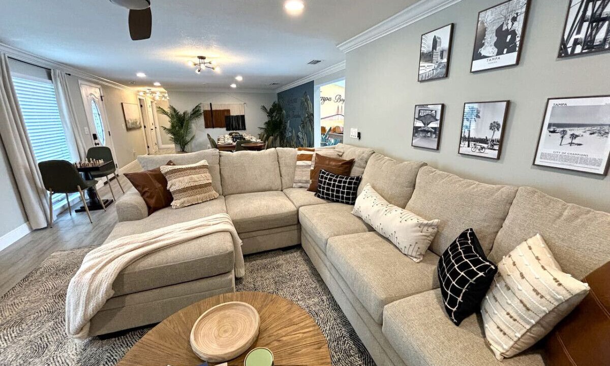 Photo of Livingroom in Town N County Park