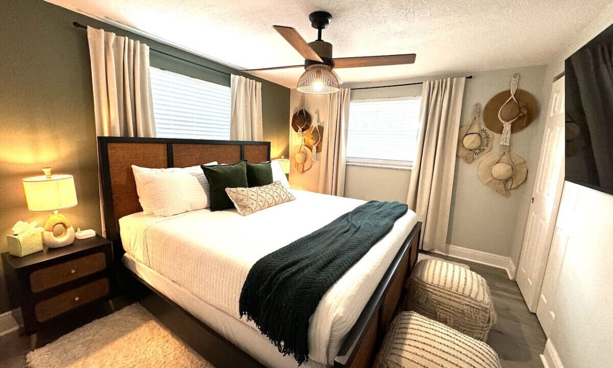 Photo of Bedroom in Town N County Park