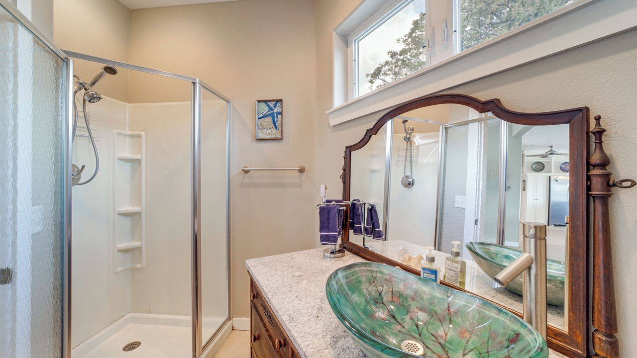 Photo of Bathroom in Texanna