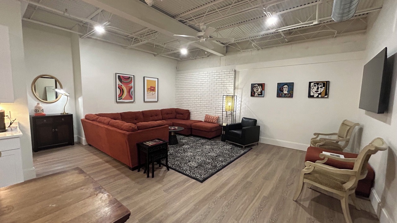 Photo of Livingroom in Downtown Jackson