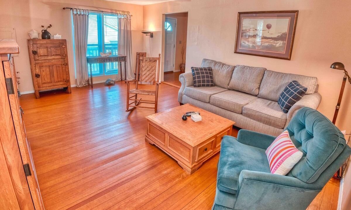 Photo of Livingroom in Crescent Beach