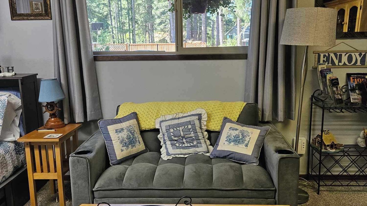 Photo of Livingroom in Hoodsport