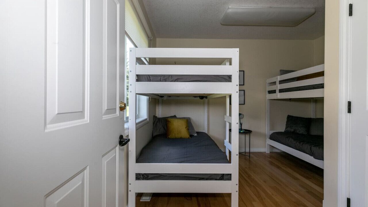 Photo of Bedroom in Division No. 14