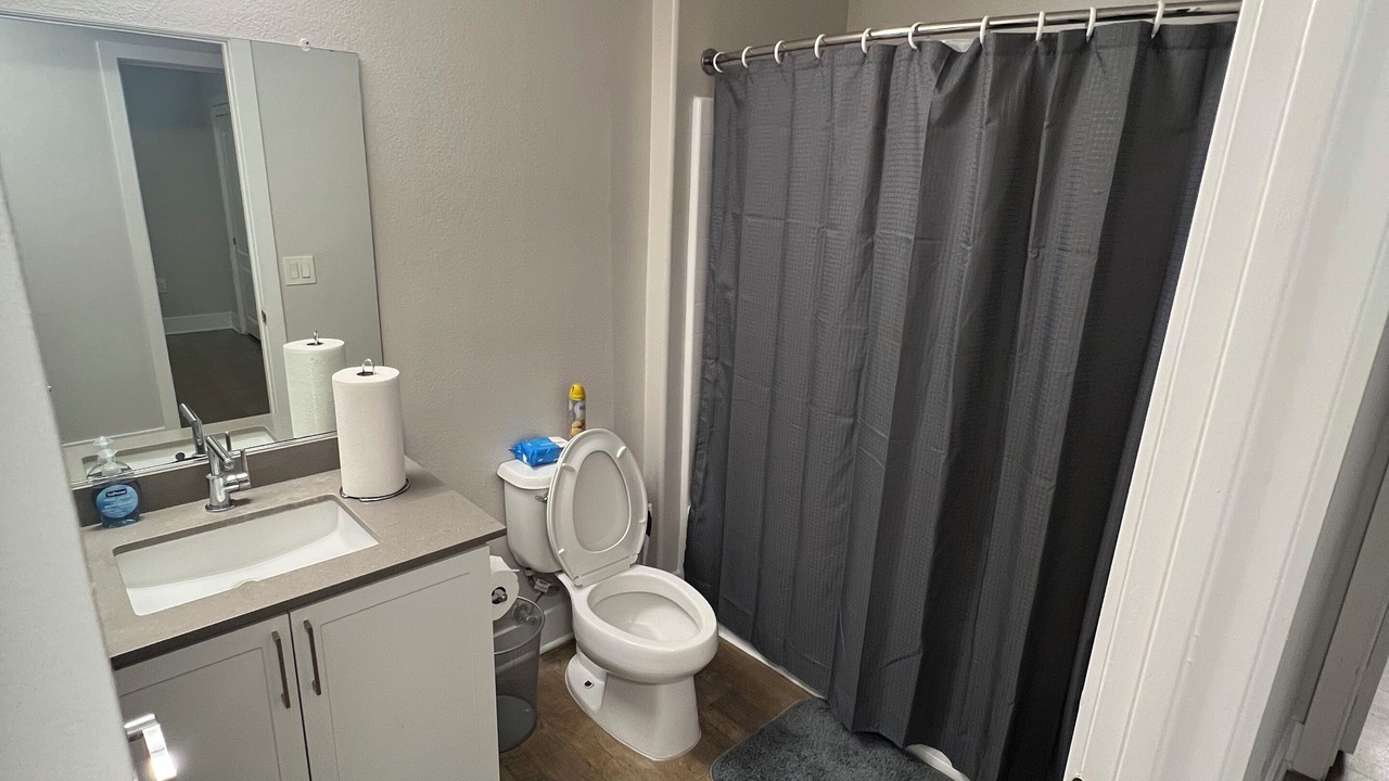 Photo of Bathroom in Mid-Wilshire