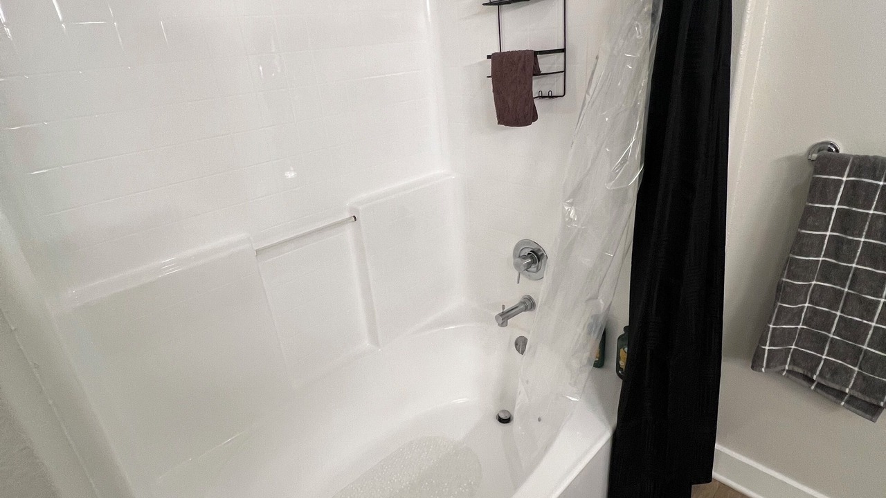 Photo of Bathroom in Mid-Wilshire