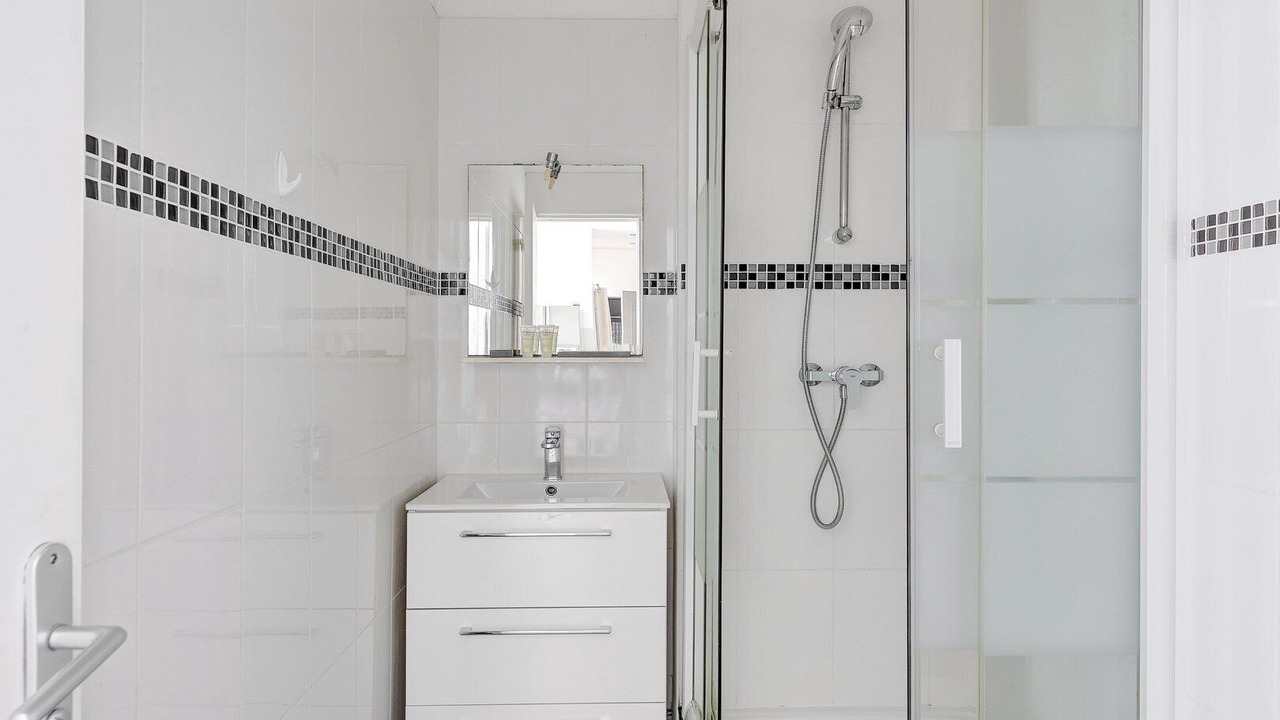 Photo of Bathroom in Quartier Saint-Ambroise