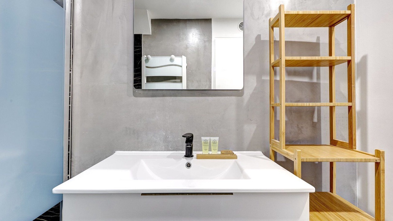 Photo of Bathroom in Quartier Saint-Ambroise